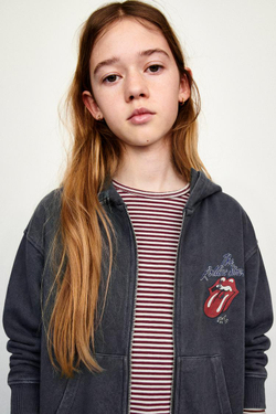 ZARA ТОЛСТОВКА НА МОЛНИИ С ЭФФЕКТОМ ПОТЕРТОСТИ ROLLING STONES ©, АНТРАЦИТОВО-СЕРЫЙ