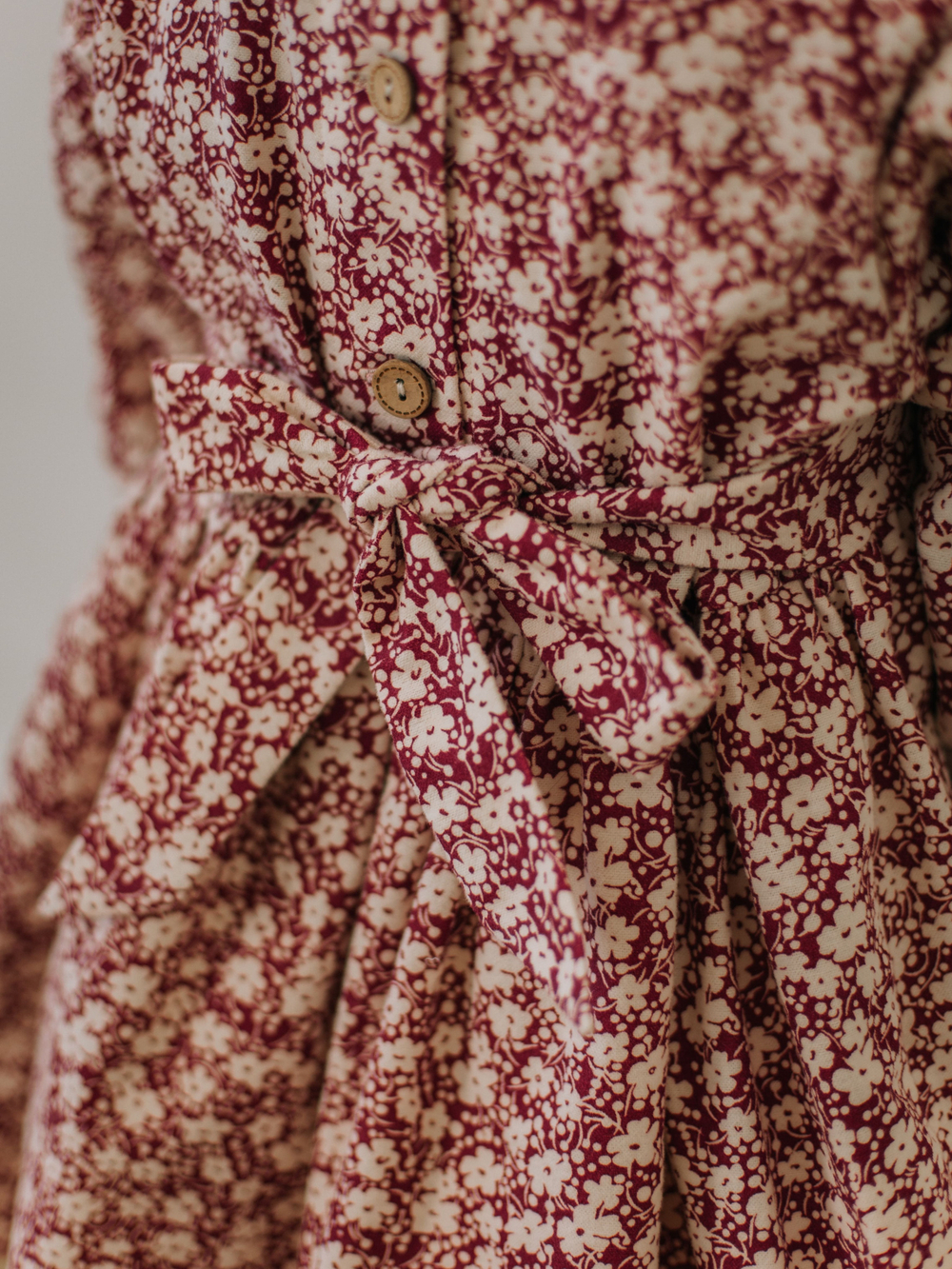 Платье с рюшами в цветочек, Бордовый