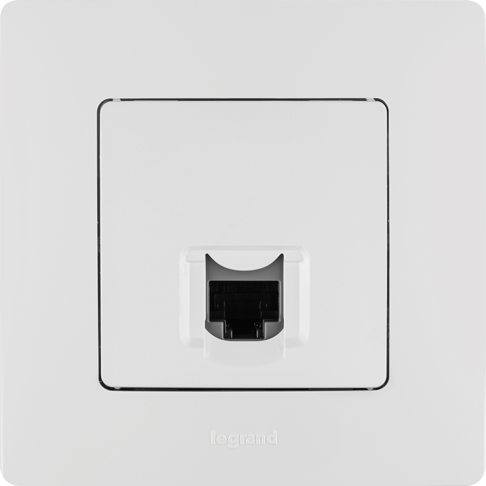 Розетка компьютерная RJ45 категория 5e UTP белый ETIKA Legrand