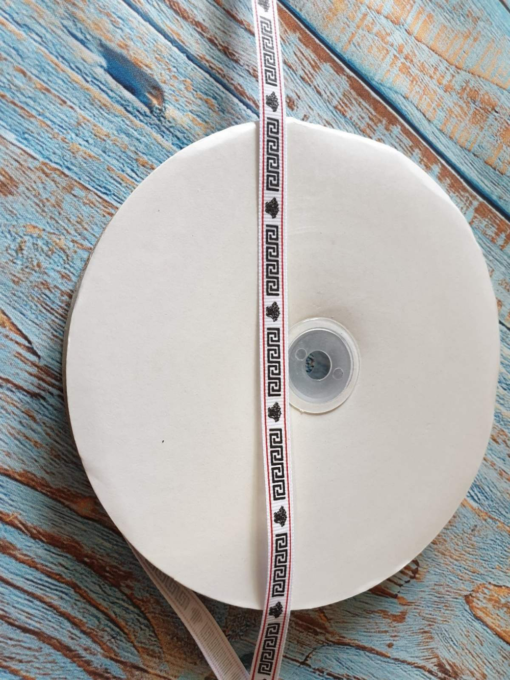 Белая репсовая лента Узоры