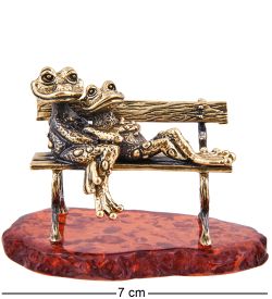 Народные промыслы AM-3698 Фигурка «Лягушки Романтика» (латунь, янтарь)