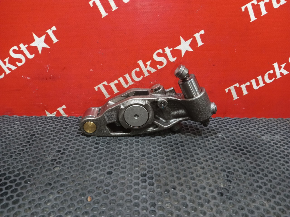 Коромысло выпускного клапана 2024г.