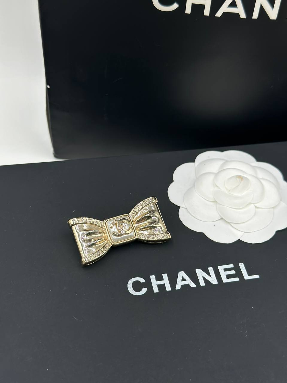 Брошь CHANEL
