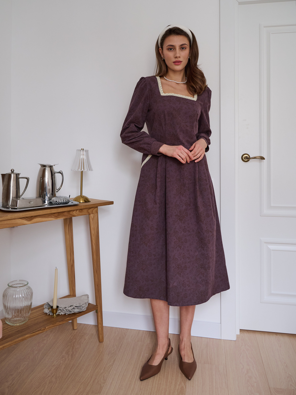 Платье с квадратным вырезом