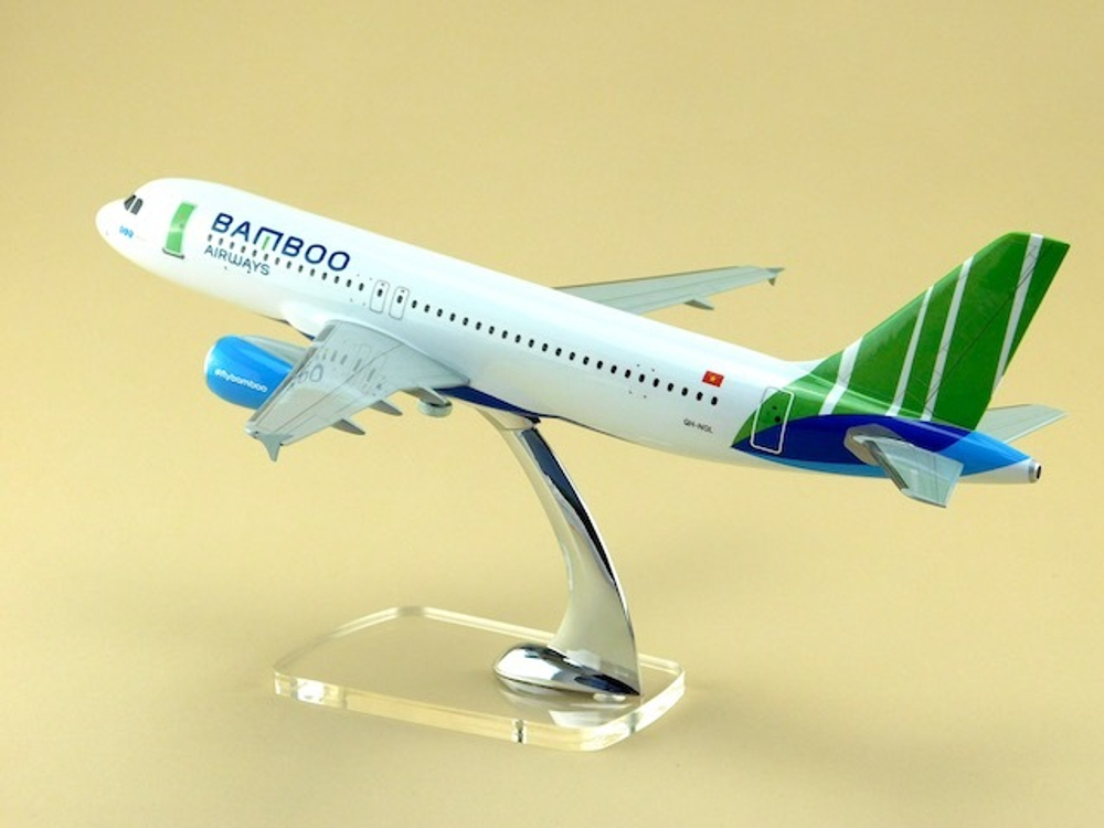 Модель самолета Airbus A320 (М1:100, Bamboo Airways)
