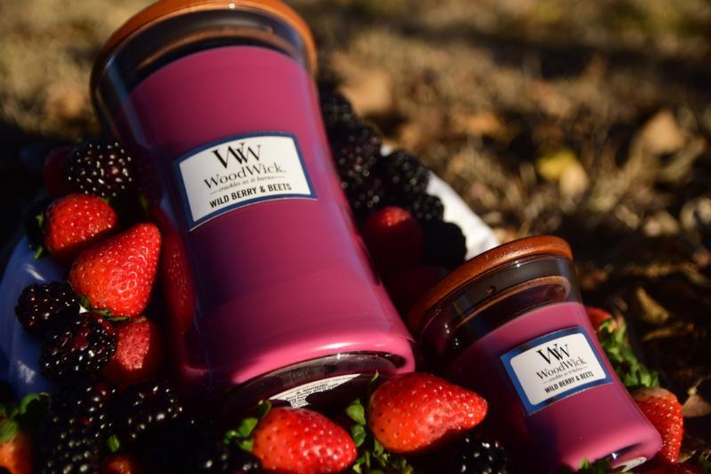 Свеча ароматическая WoodWick Wild Berry & Beets 453.6 г.