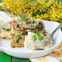 Запеченный хек с шампиньонами и сливочным соусом Запеченный хек с шампиньонами и сливочным соусом