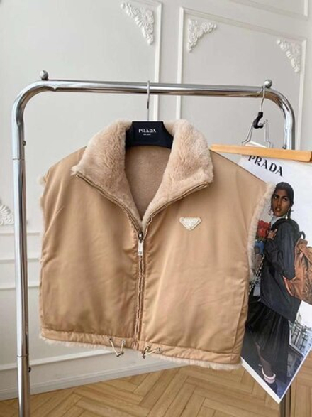 Жилет Prada