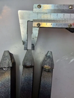 Резец токарный для проточки канавок в шкивах под клиновые ремни 25*16*140 профиль В Т5К10