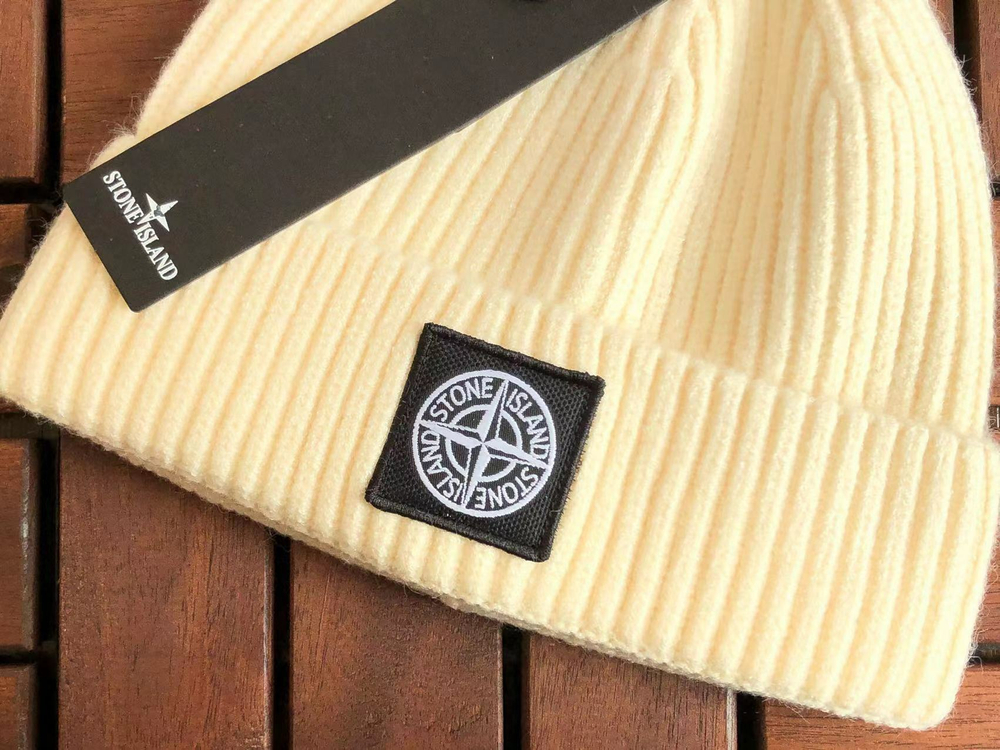 Купить в Москве шапку Stone Island