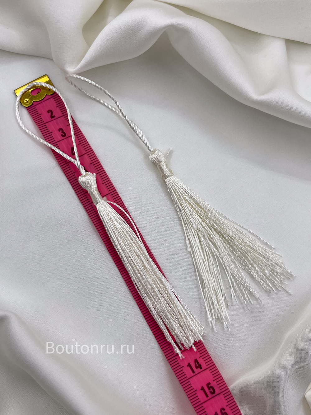 Кисточка для штор молочная