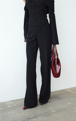 Костюм с топом с декольте и брюками