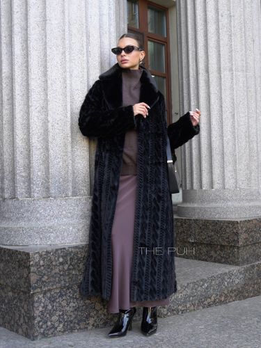 Длинная черная шуба из эко-меха