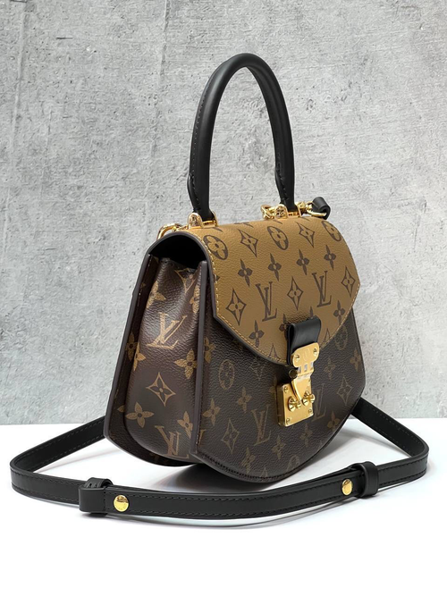 Сумка Louis Vuitton Tilsitt