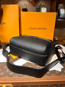 Сумка-мессенджер Louis Vuitton