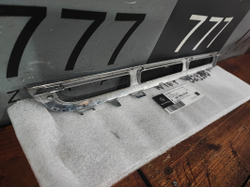 Молдинг решетки радиатора Mercedes GLS X167 19- Б/У Оригинал A1678883900