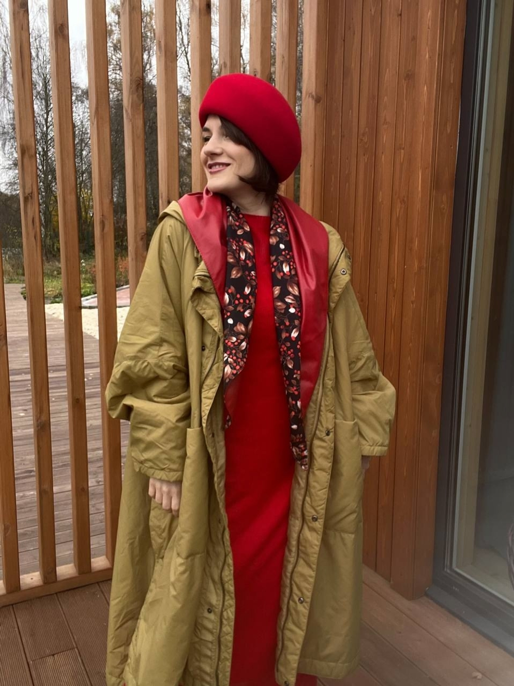 Берет фетр асимметричный красный