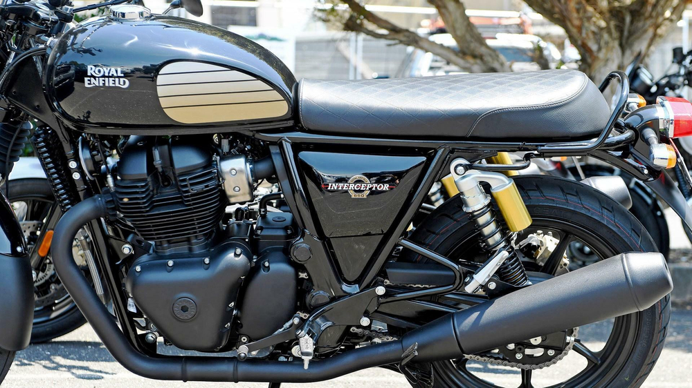 Royal Enfield Interceptor 650 Black Ray (Black Alloy)