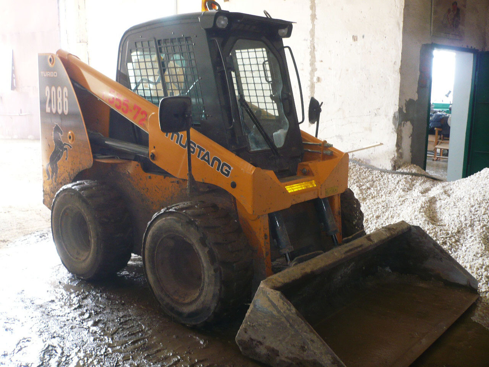 Мини-погрузчик Mustang 2086