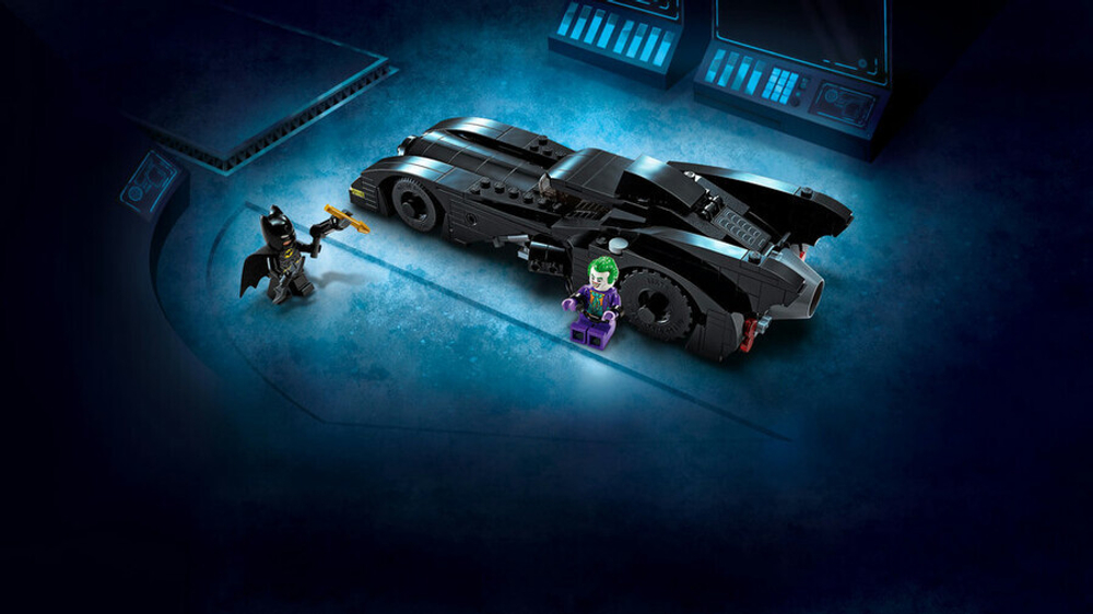 Конструктор LEGO DC Batman 76224 Бэтмобиль: Погоня Бэтмена за Джокером