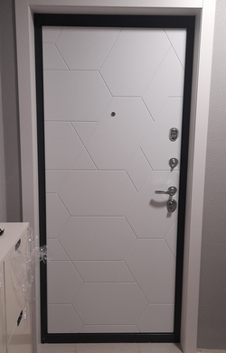 Входная дверь в квартиру с шумоизоляцией Сударь Дива (DIVA) МД-51 Темный бетон / рис. М16 Белый софт