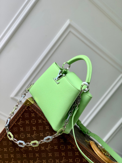 Louis Vuitton Capucines BB