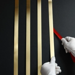 Молдинг декор на стену для интерьера самоклеющийся DP 10 GS золото матовое