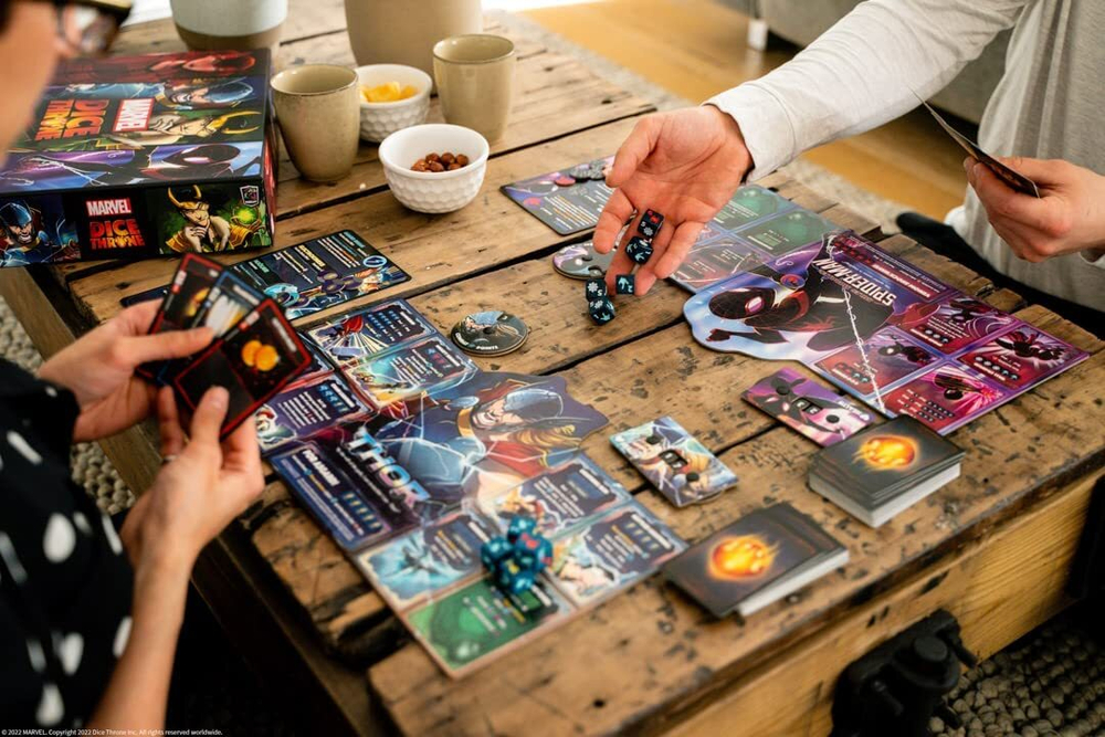 Настольная игра Dice Throne (Трон кубов). Сезон Marvel. 4-Hero Box