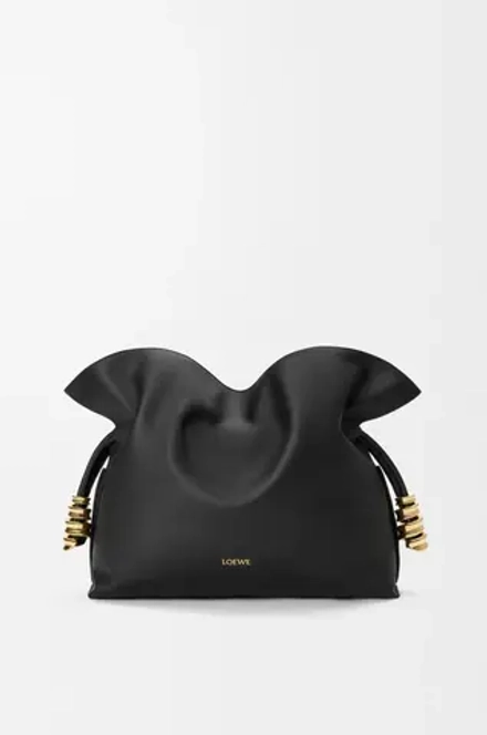 Loewe Сумка-клатч среднего размера Coil Flamenco из телячьей кожи наппа, черный