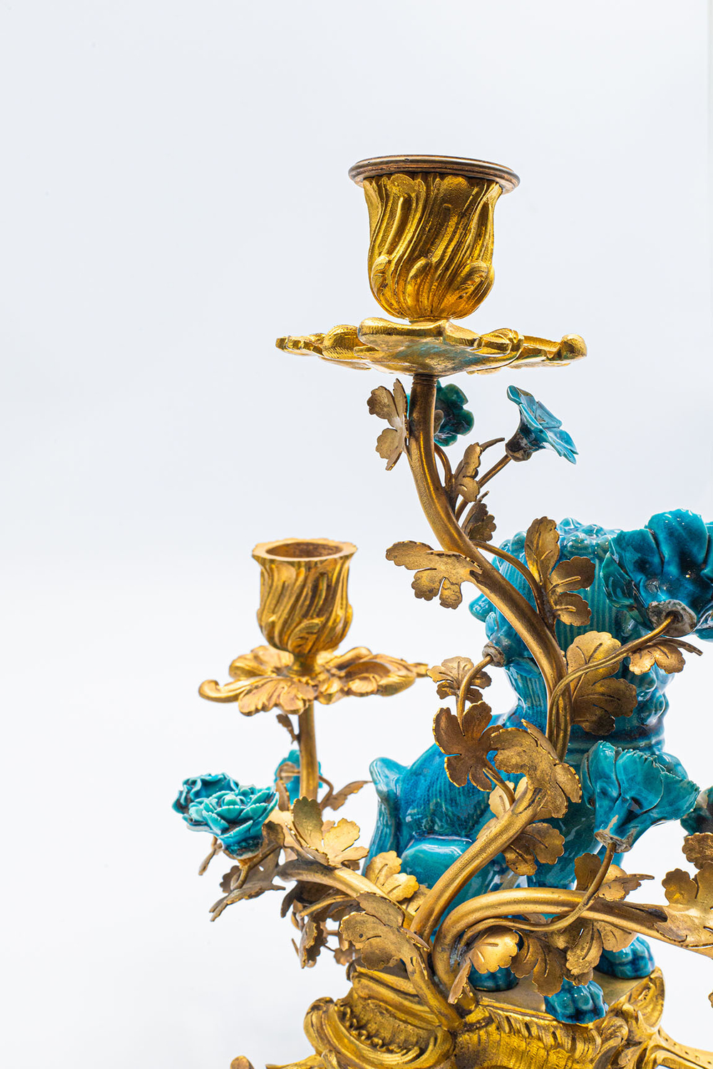 Каминный гарнитур. Часы и пара канделябров Людовика XV -Рокайль. Фарфор, бронза Франция. Кон.VIII в.