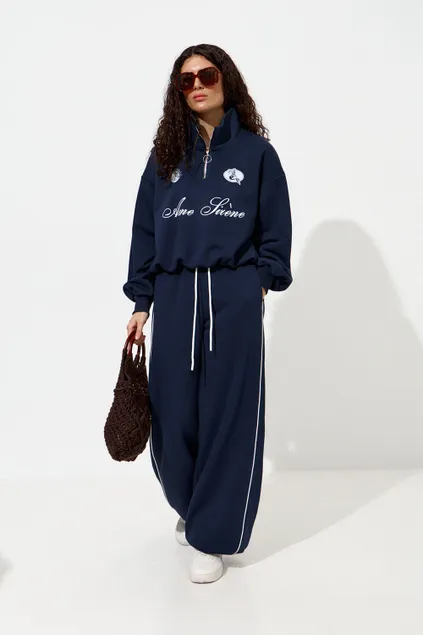 Широкие джоггеры без начеса с кантом цвета нейви