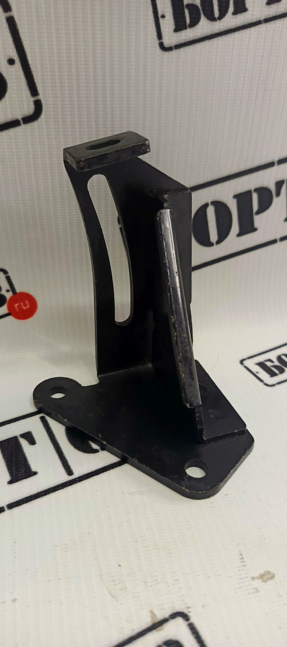 Кронштейн натяжителя ремня генератора 2110