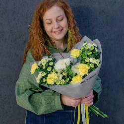 134. Суперстойкий букет в весенних оттенках с ветками вишни