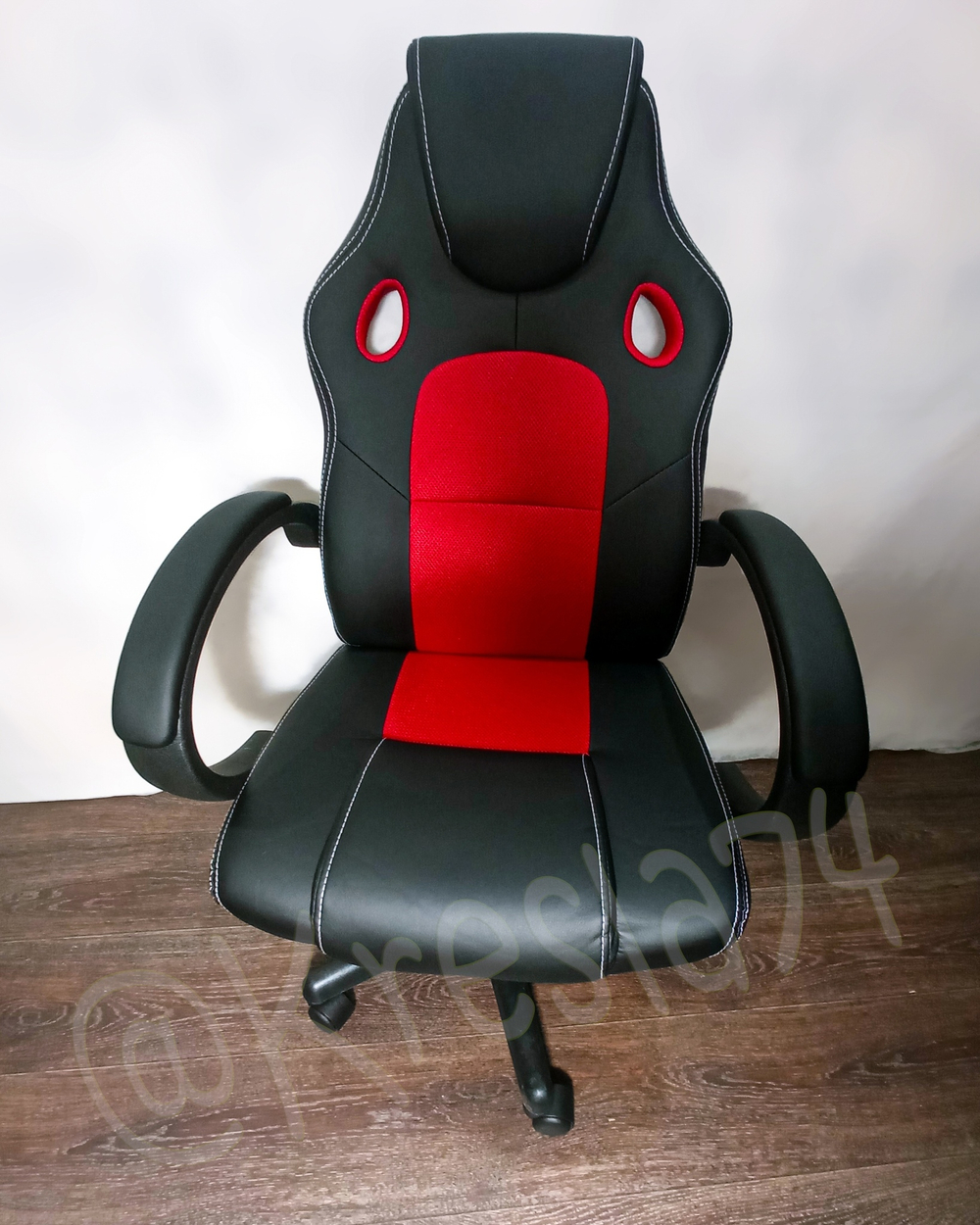 Игровое кресло черно-красное