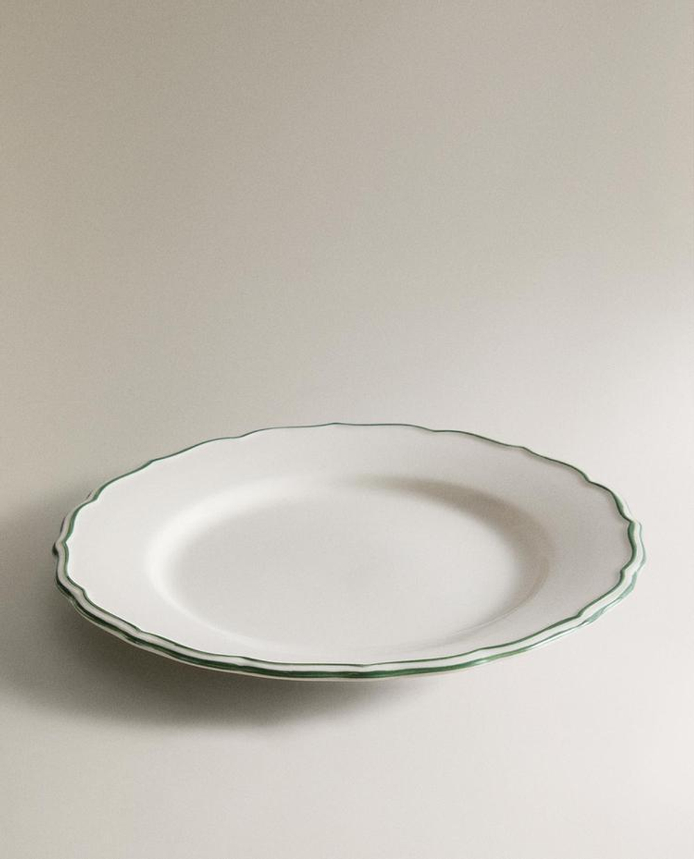 ZARA HOME ТАРЕЛКА ИЗ ФАЯНСА С КОНТРАСТНОЙ КРОМКОЙ, БЕЛЫЙ/ЗЕЛЕНЫЙ