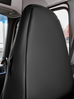 Чехлы Люкс VOLVO FH-13 после 2018 года: водитель от сиденья, пассажир от стойки кабины (один вырез под ремень) (экокожа, черный, черная вставка)