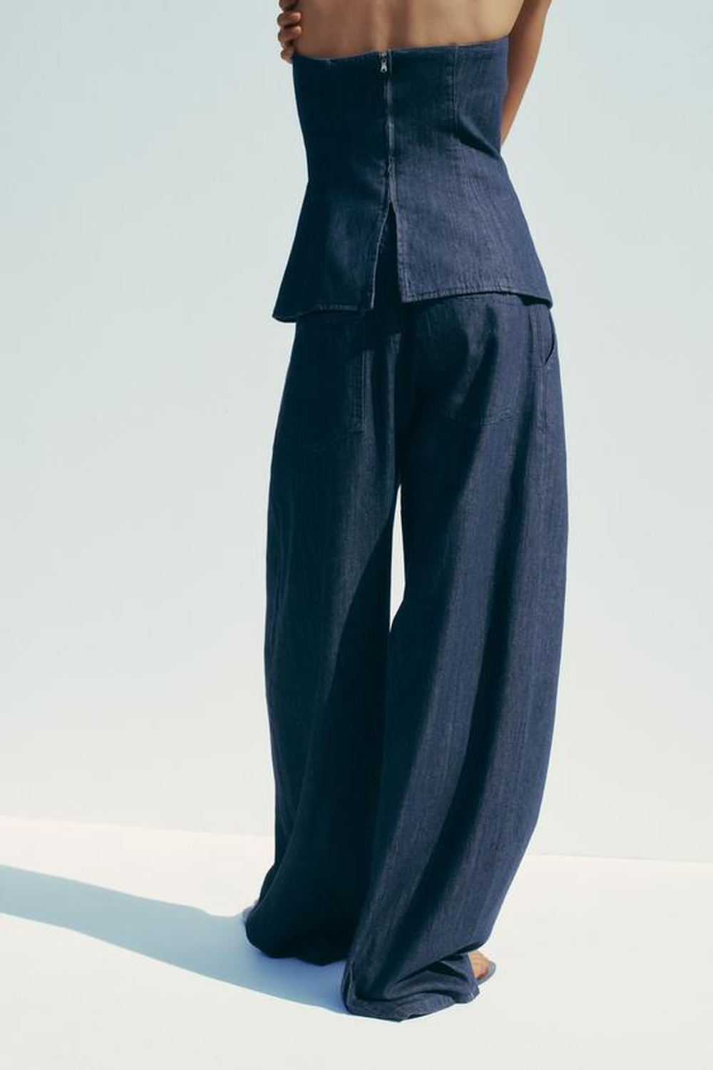 ZARA ДЖИНСОВЫЕ БРЮКИ TRF С ЗАЩИПАМИ, ТЕМНЫЙ ИНДИГО