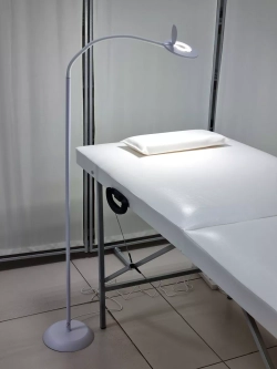 Лампа лупа косметологическая напольная