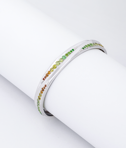 Браслет широкий из серебра со вставками из демантоидов