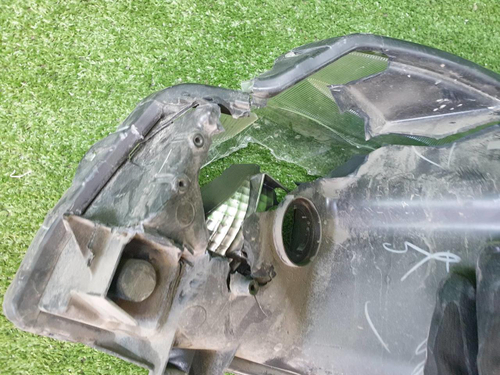 Битая Фара правая Suzuki Vitara 2 (2014-2019) галоген