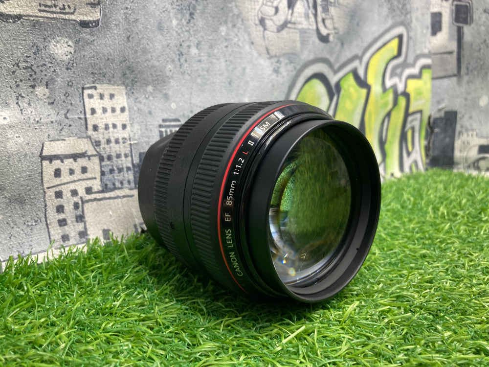 Canon EF 85mm 1.2L II USM