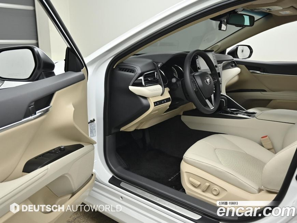 Toyota Camry (XV70) 2.5 XLE Hybrid (10.2023)