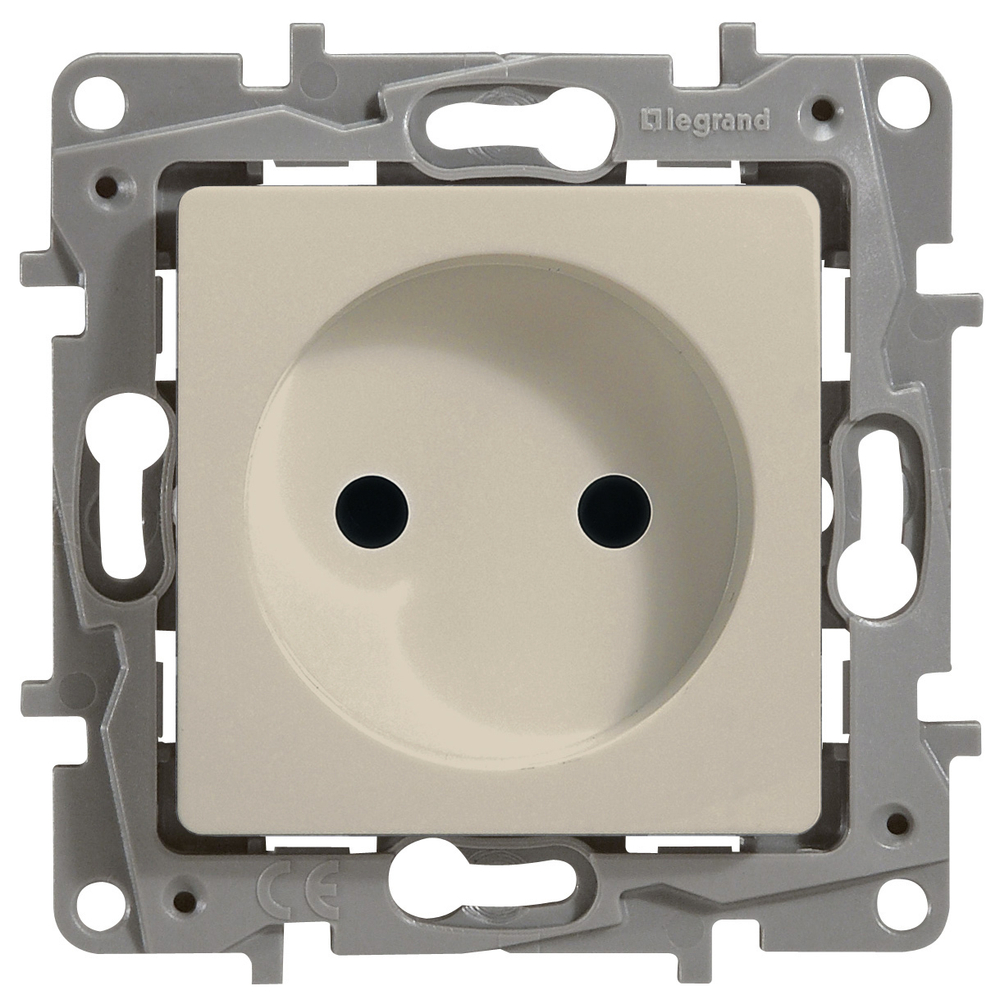 Розетка без заземления со шторками 16А 250В слоновая кость ETIKA Legrand