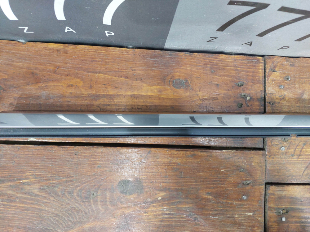 Накладка стекла переднего левого Grand Cherokee WK2 10-22 Б/У Оригинал 55399291AE