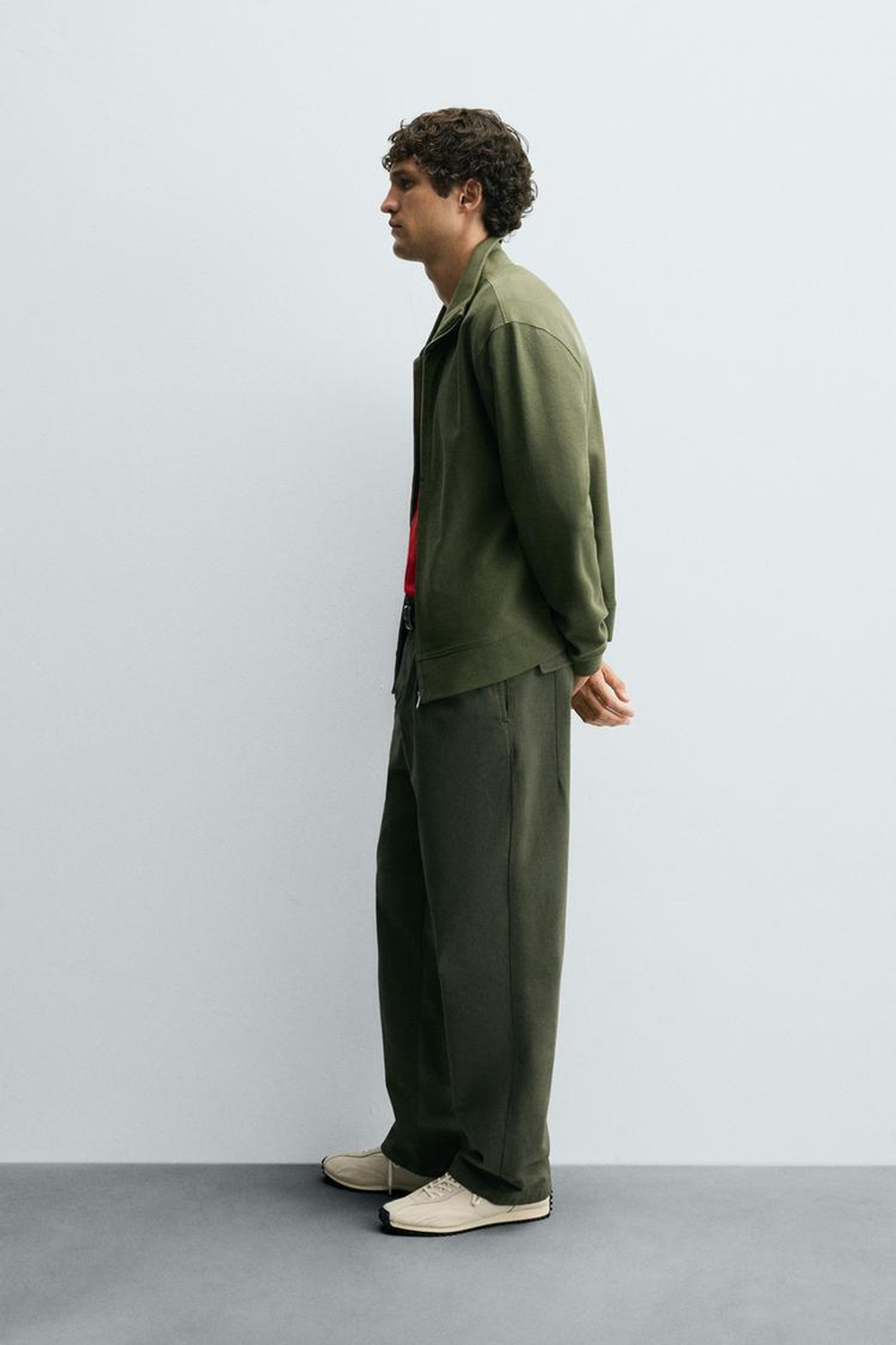 ZARA ЛЕГКАЯ ТОЛСТОВКА С ВОРОТНИКОМ НА МОЛНИИ, СУХАЯ ЗЕЛЕНЬ