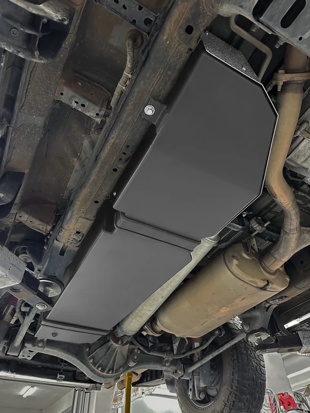 Замена основного бака на 132 литра для Toyota Sequoia 3.5TT 2023-2026+ Тойота Секвойя бензобак