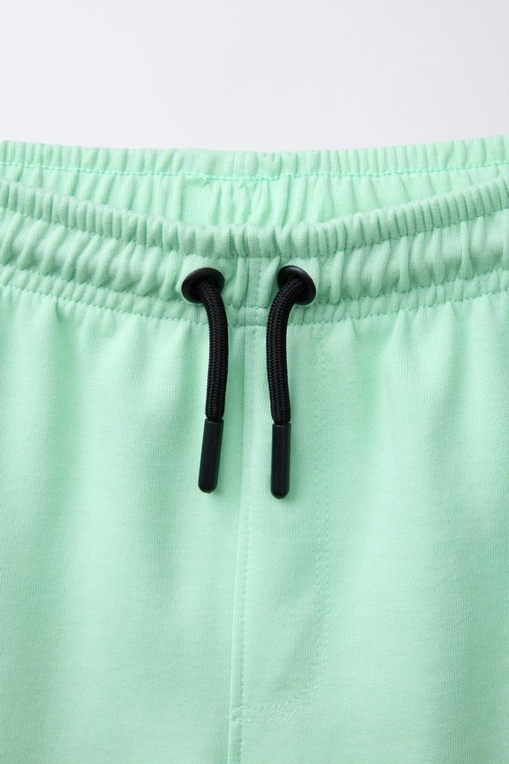 ZARA СПОРТИВНЫЕ БЕРМУДЫ С РЕЛЬЕФНЫМ ТЕКСТОМ, МЯТНЫЙ