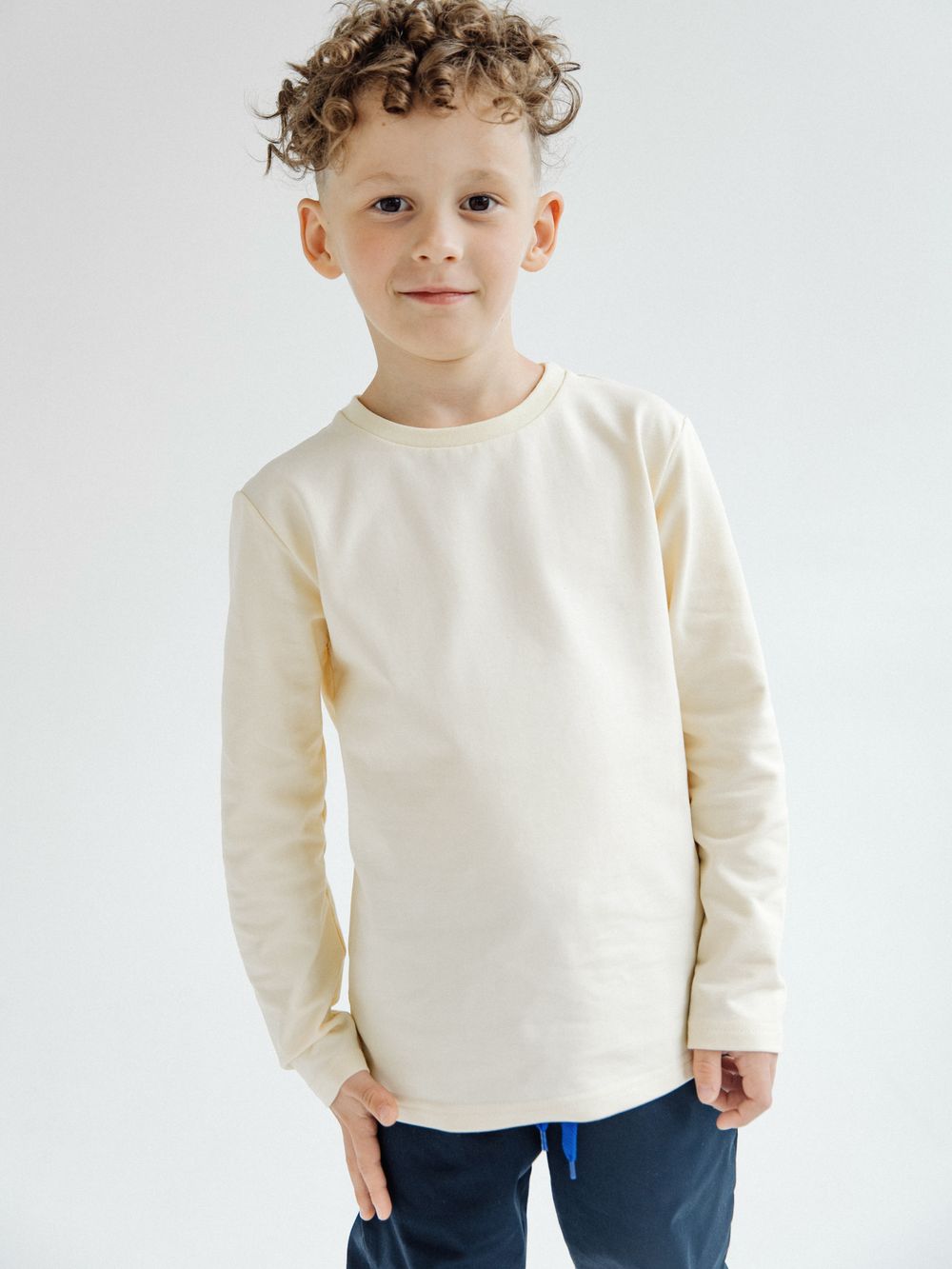 Лонгслив сливочного цвета