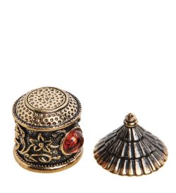 AM-1429 Наперсток «Цветочный домик» с магнитом (латунь, янтарь)