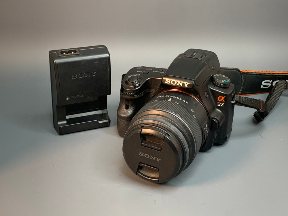 Sony SLT-A37 Kit 18-55mm 5.871 Кадров